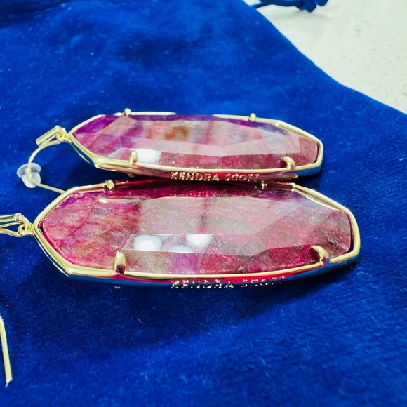 Beautiful Kendra Scott Raspberry Labradorite Faceted Danielle Earrings In Gold - Picture 6 of 6